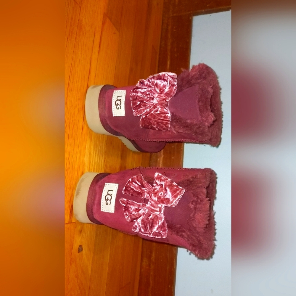 Maroon uggs, women's, barely worn